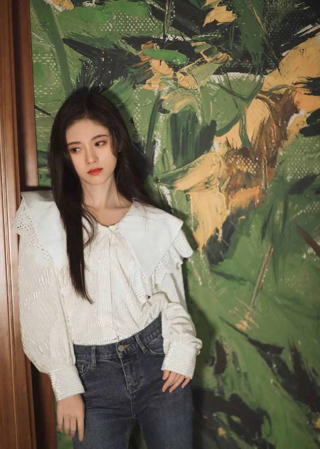 今年的自信就指着领子了