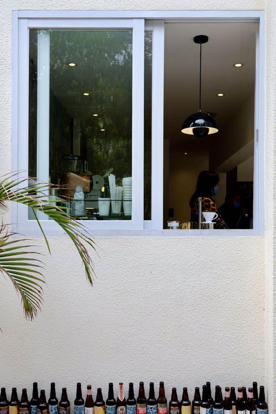 疫情下的跨职业复工：教师变主播Tony成外卖小哥