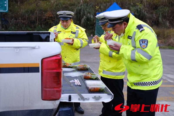 挑日月斗疫魔——会同公安局交通管理中心构筑安全屏障纪实