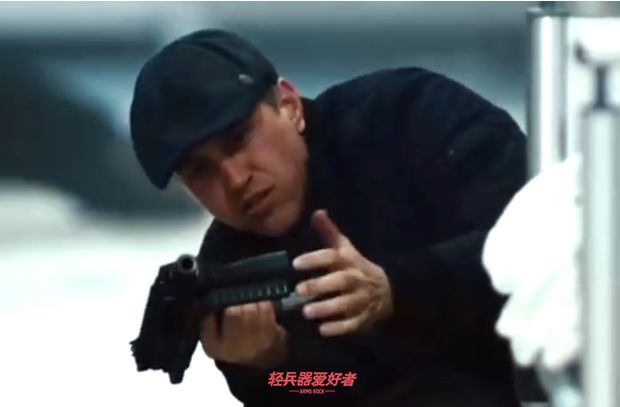 德国战术电影看过吗？《孤胆保镖》硬汉大叔和少女的枪械盛宴「电影*器武**解析」