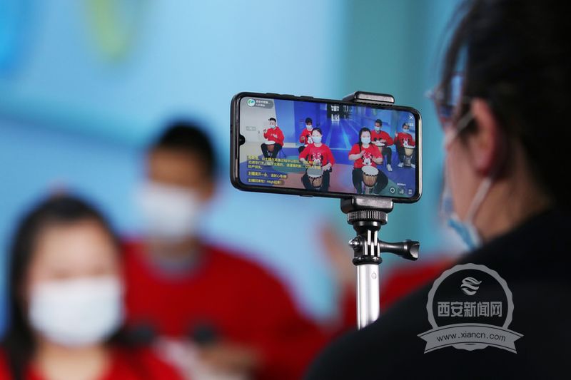 听我说谢谢你明星唱的,听我说谢谢你明星舞蹈视频完整版