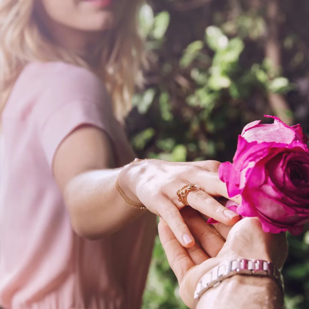 给我一杯萧邦的红酒来开狂欢的Party