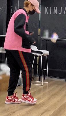 鹿晗上脚足球鞋,鹿晗创造营上脚dunk