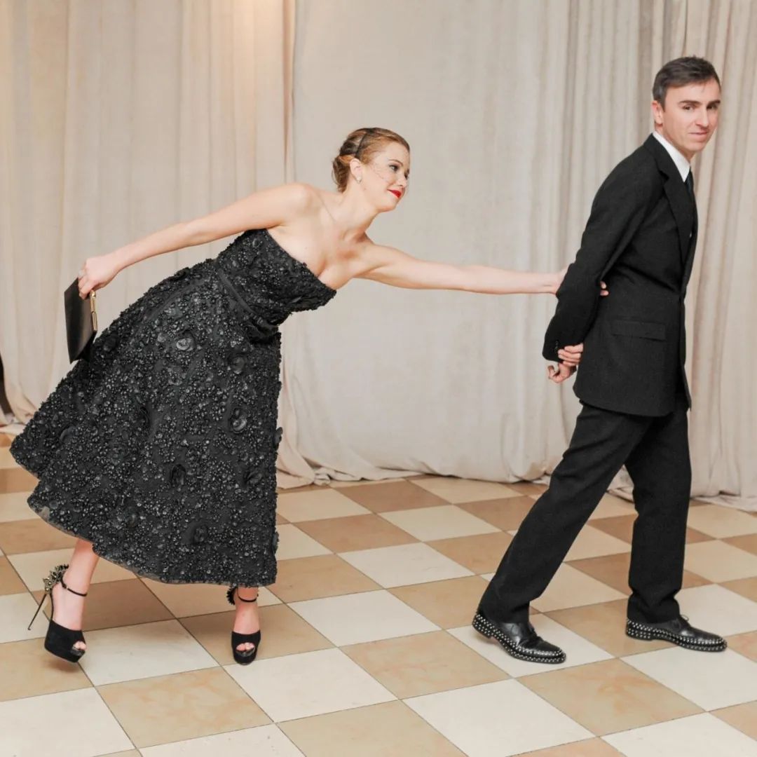 rafsimons目前的职务,rafsimons现在转到哪里了