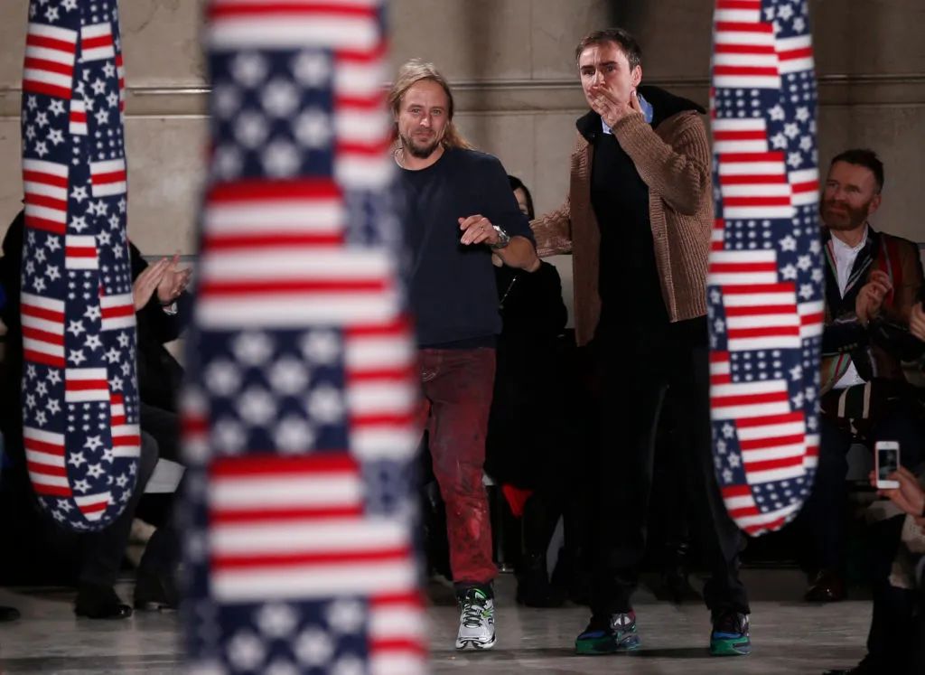 rafsimons目前的职务,rafsimons现在转到哪里了