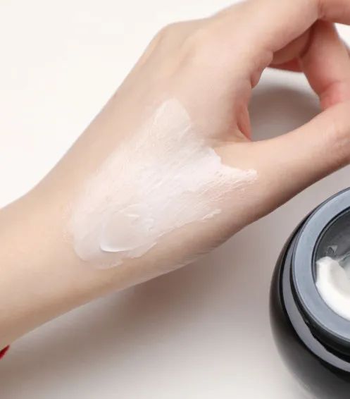 年薪百万的人都在干什么,月薪过万用什么护肤品