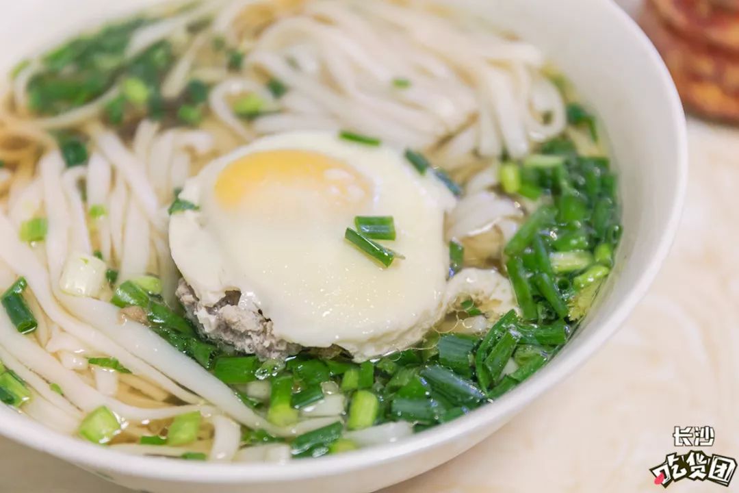 除了一碗米粉长沙人还怎么吃早餐,长沙人的早餐从吃第一碗粉开始