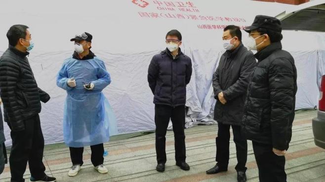 硬核小护姐表白汉警,援鄂医护表白民警