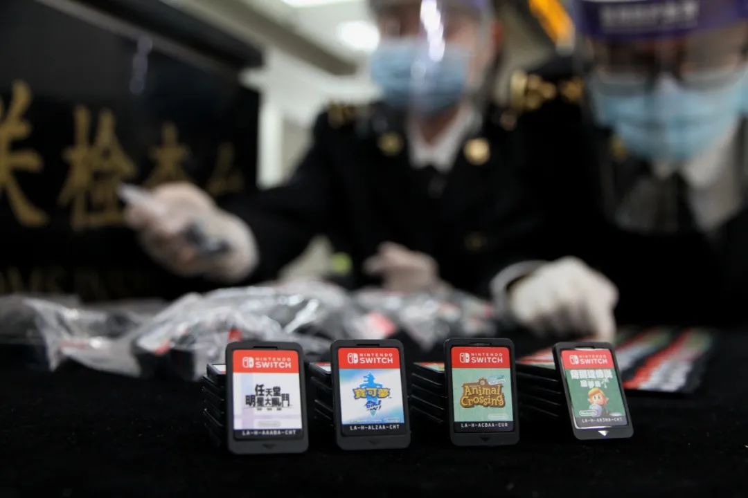 “头号玩家”现身，男子身藏625张Switch游戏卡入关被查