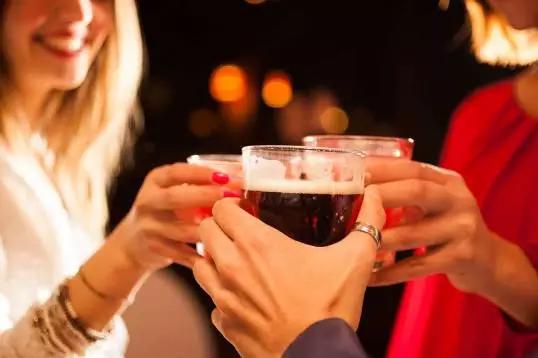 你应该知道的6个解酒小妙招,99%的人都不知道的解酒技巧