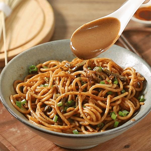 正宗的武汉风味热干面,热干面香辣武汉