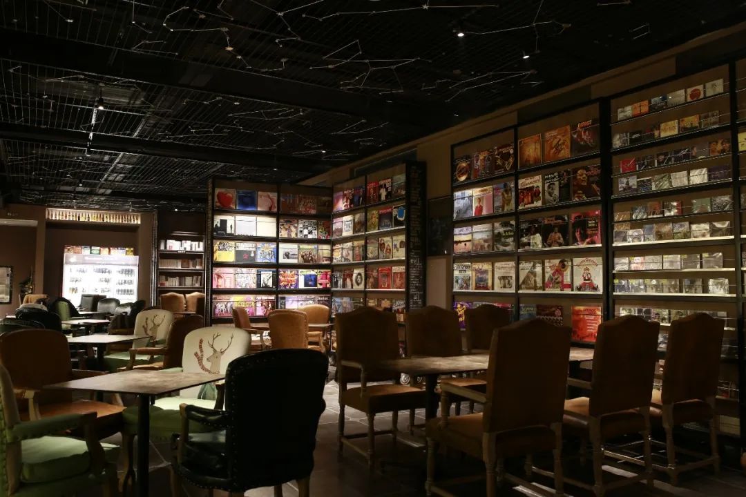 【双语】Shh,thebookcouponsarecoming遍布郑州的书“券”气