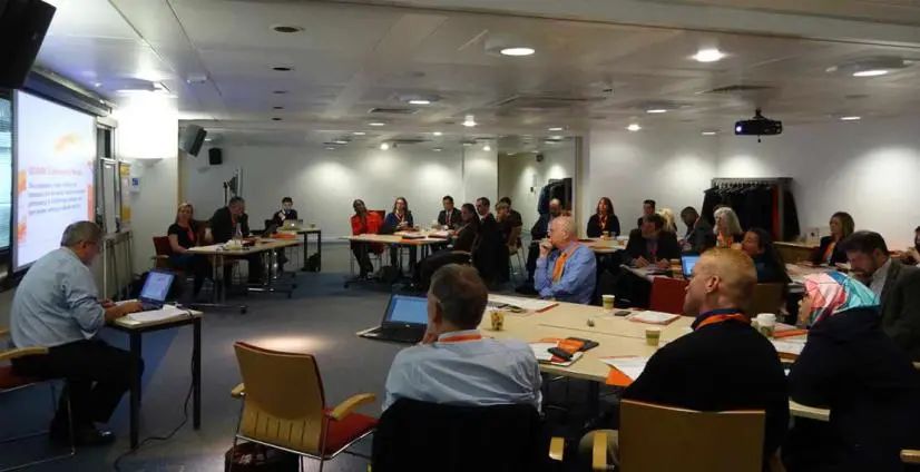 全球确诊逼近300万，世卫组织警告：病毒将与人类共存，自鸣得意很危险|远读重洋