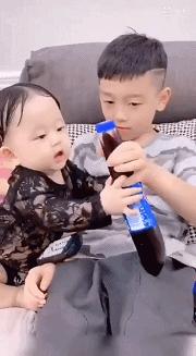 “你和异性发生过最尴尬的事!笑得我差点当场去世了…”哈哈哈哈哈哈哈哈哈