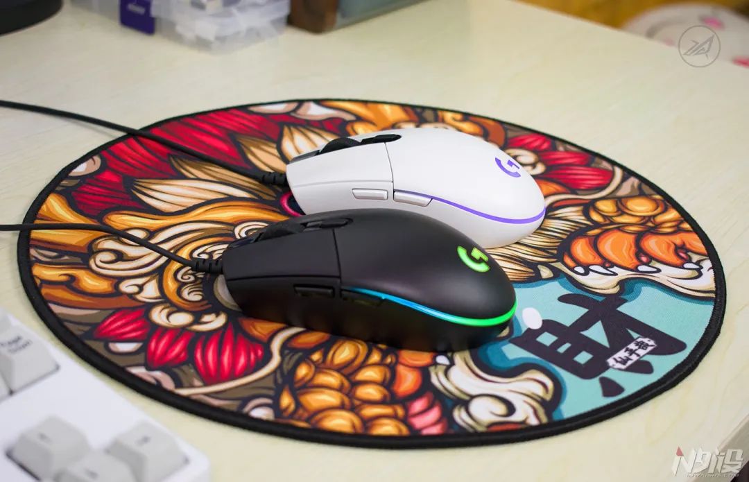 罗技g102鼠标哪个灯效好看,赛睿鼠标rval100和罗技g102
