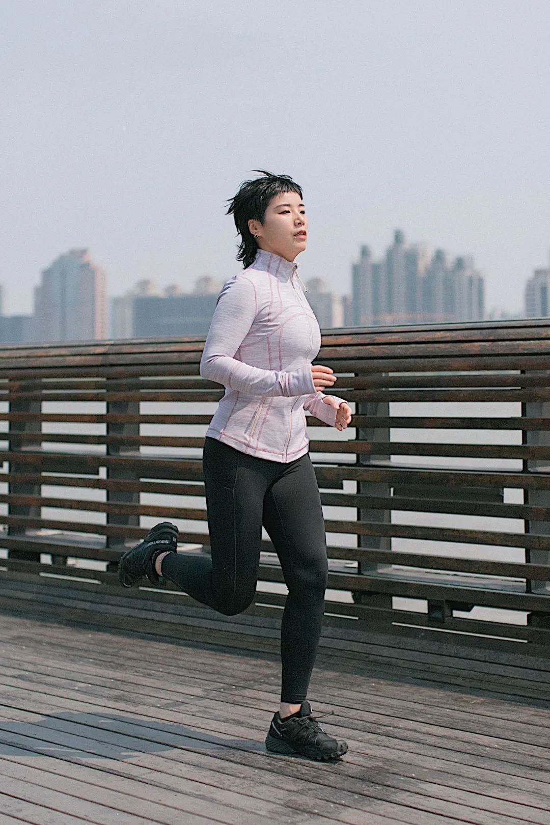 李涛|均价1000块一条的运动紧身裤，好在哪儿？