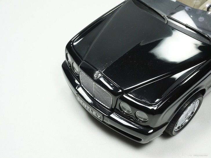 雅而致俊-迷你切BentleyAzure模型随拍