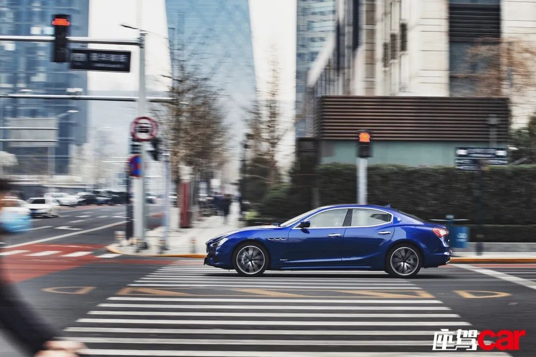 钢铁森林中的城市猎人|CARREVIEWS