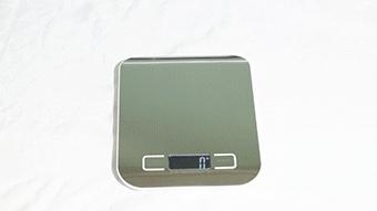 裙子里别再穿「Ta」了，现在流行这么穿