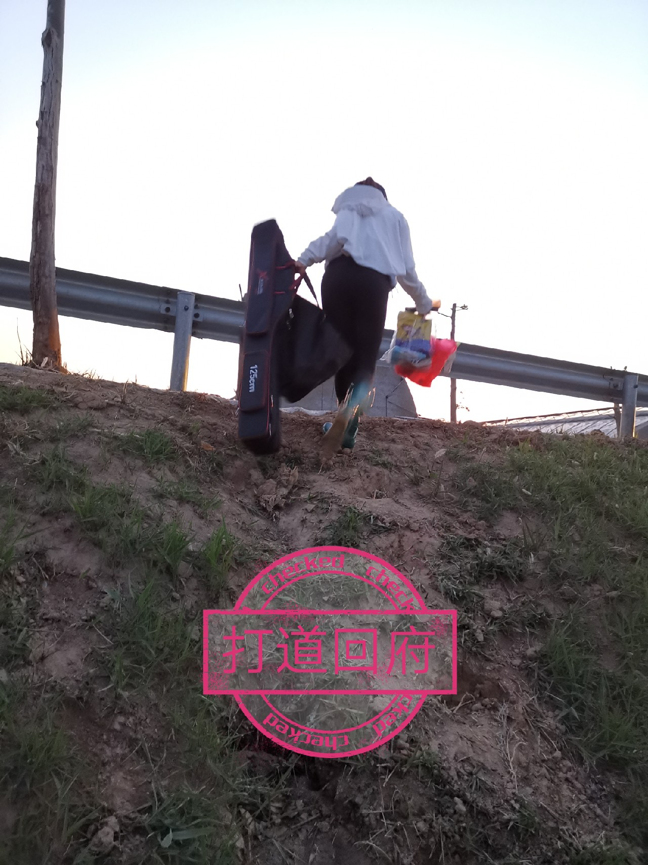 出钓带上媳妇：钓者心如水，伊人最浓情