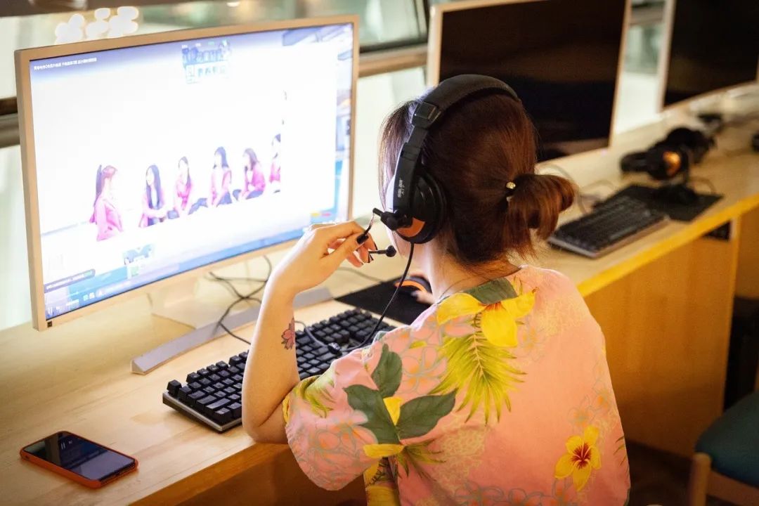 「温泉盛宴狂欢开启」只需28.1元!金水湾金水湾超大浴场两万平(单人洗浴+游泳),游玩旅行的快乐,内含洗浴,游泳,汗蒸,大屏观影