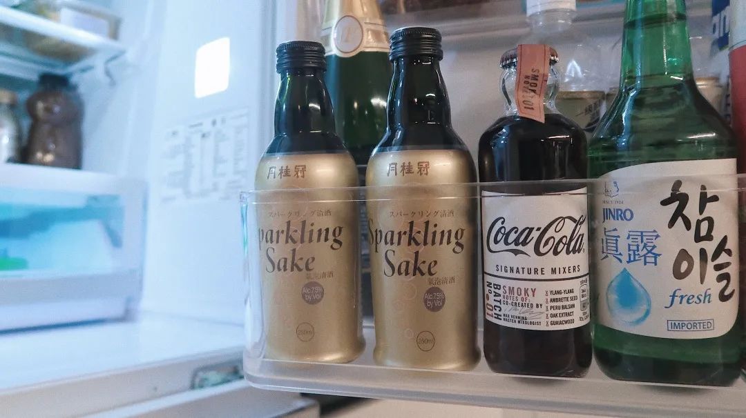 玻璃瓶水瓶1500ml空瓶,朝三暮四大水瓶图片