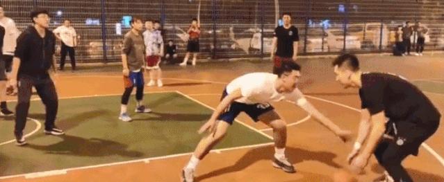 男篮当红国手打野球,男篮国手在野球场无解