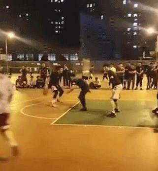 男篮当红国手打野球,男篮国手在野球场无解