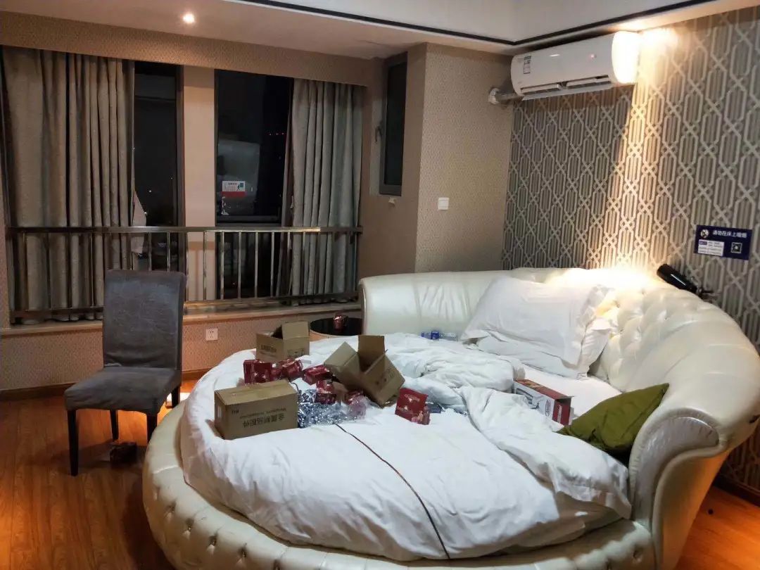 旅馆17名男女被抓,旅馆内17名男女当场被抓