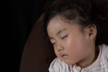 夏天预防治疗宝宝痱子的小方法,婴儿夏天防痱子用什么