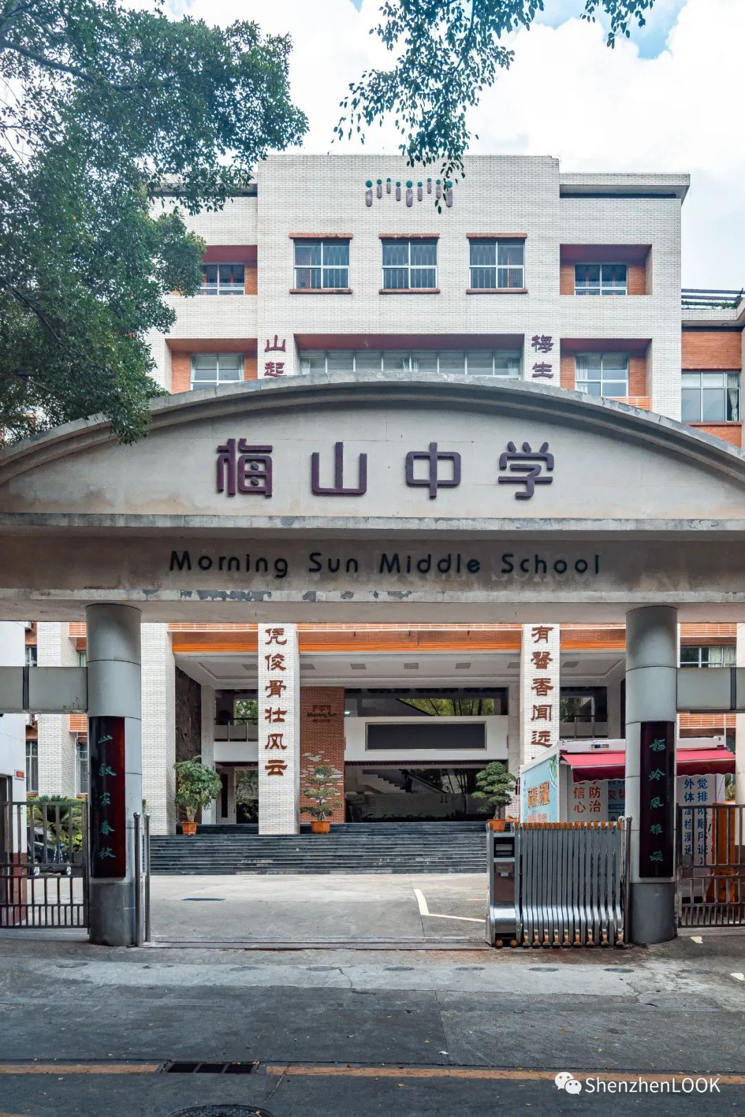 look这是什么牌子的包包,严浩翔说look这是tnt什么舞台