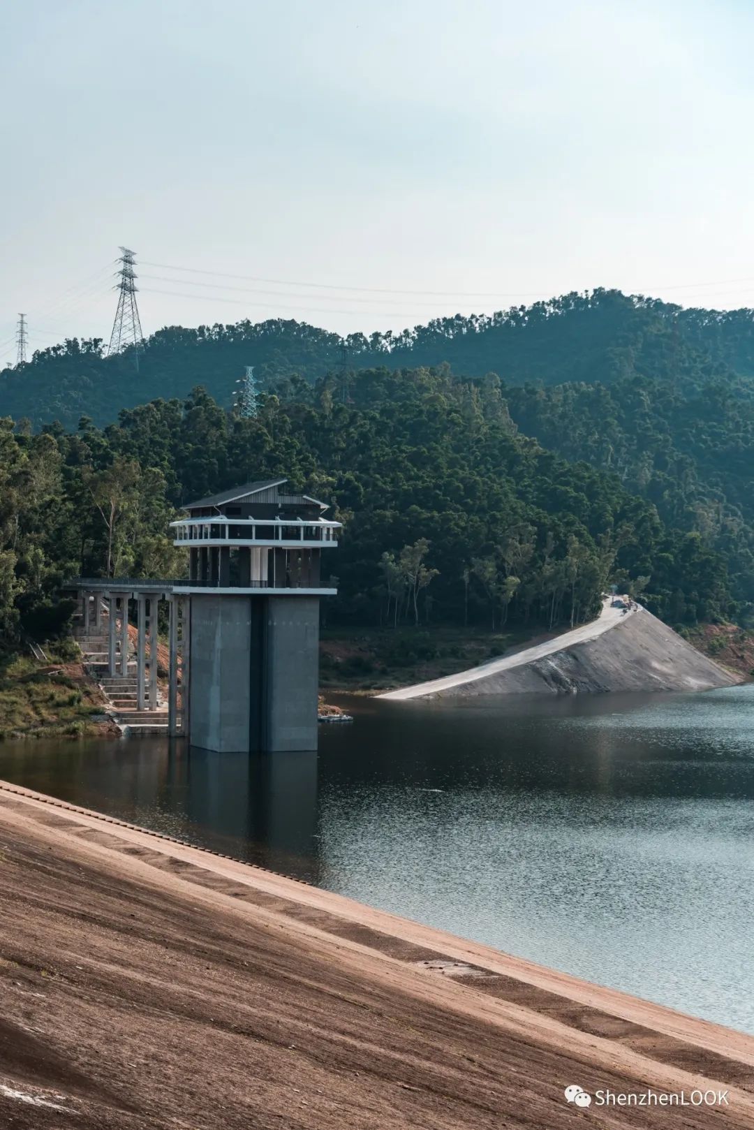 严浩翔说look这是tnt什么舞台,look这是什么牌子的包包