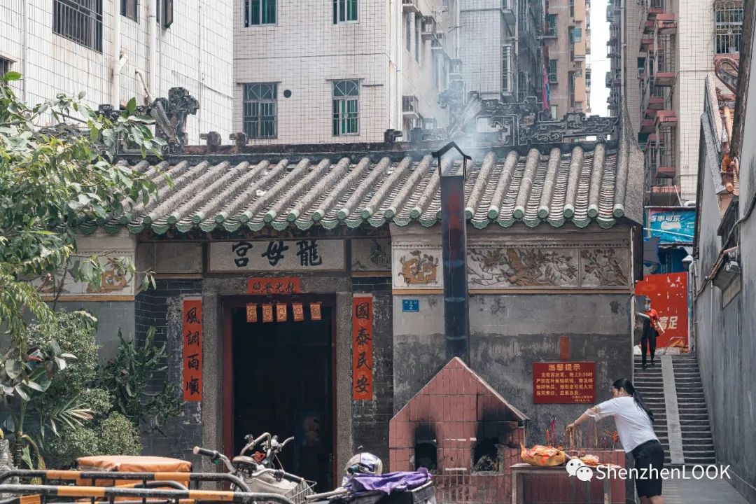 严浩翔说look这是tnt什么舞台,look这是什么牌子的包包