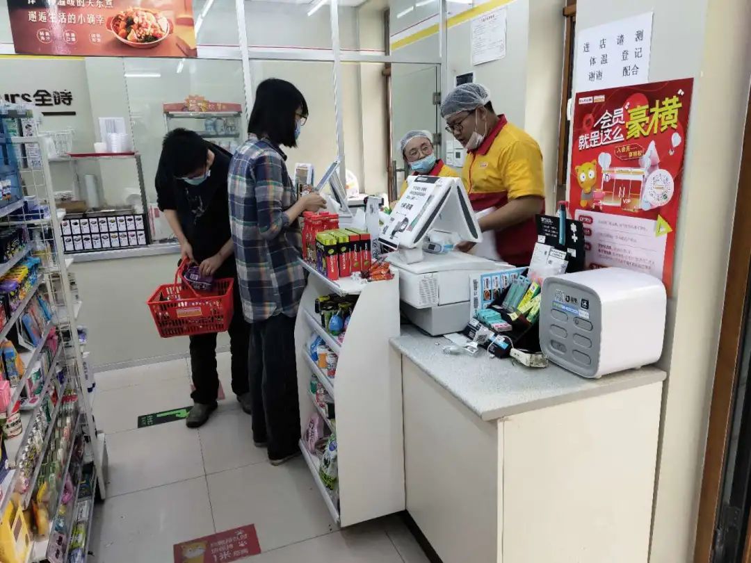 探访北京全时：全场6折引大妈疯抢，店员刚知停业安排