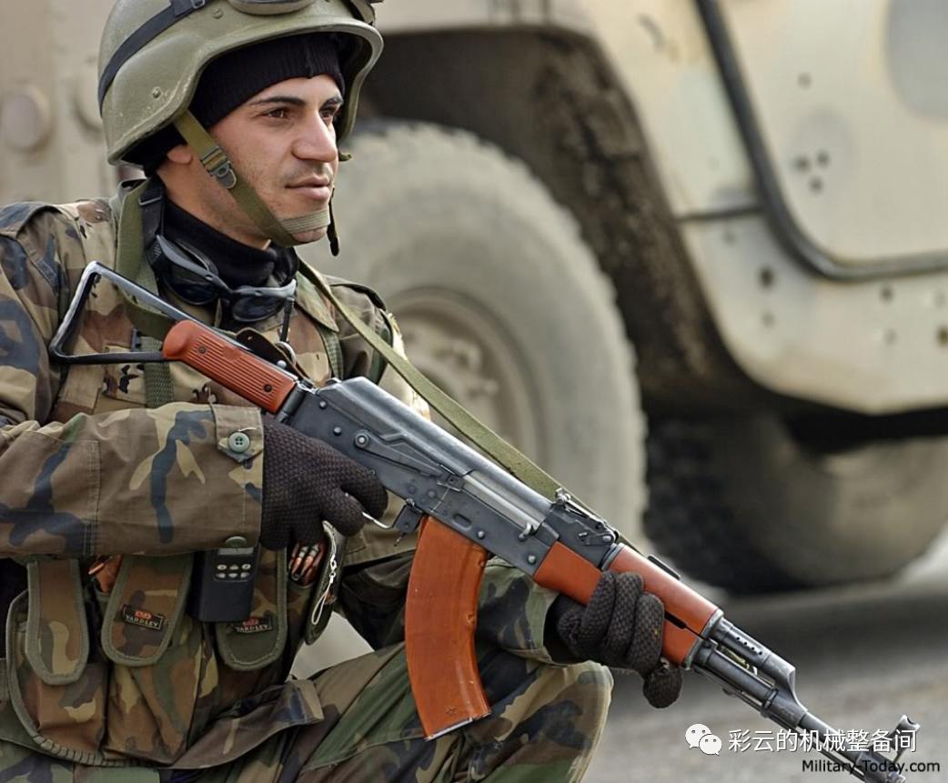 为什么ak47变成了连发,为什么ak47性能优越