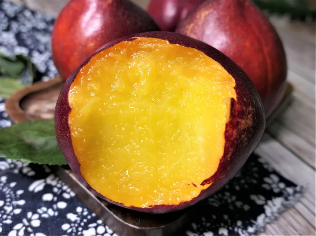 油桃汁水,黄心油桃5斤应季大桃子