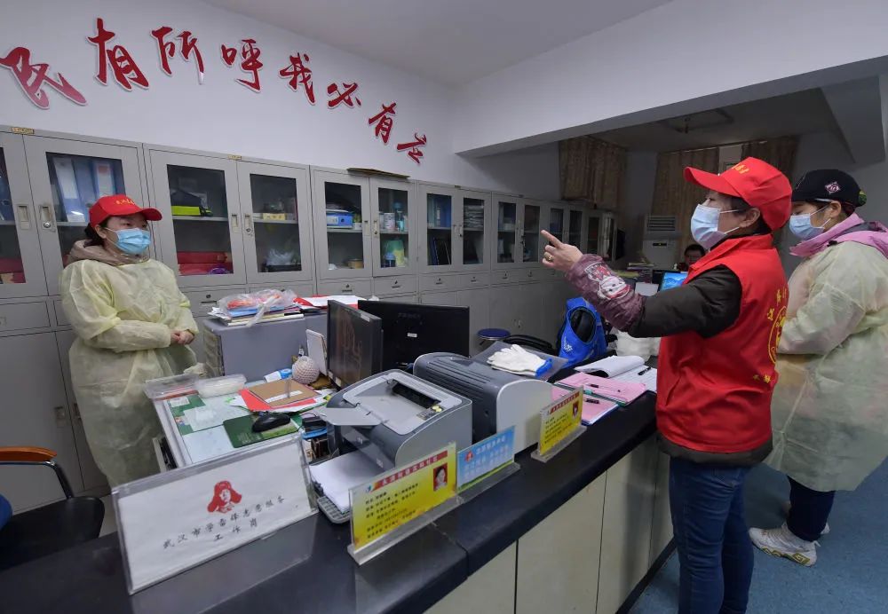 抗击疫情风雨无阻我们在行动,风雨无阻防疫必胜