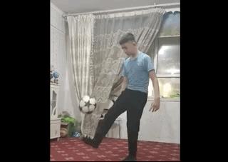 鐤儏瓒崇悆,鐤儏闃村奖绗肩僵涓嬬殑瓒崇悆