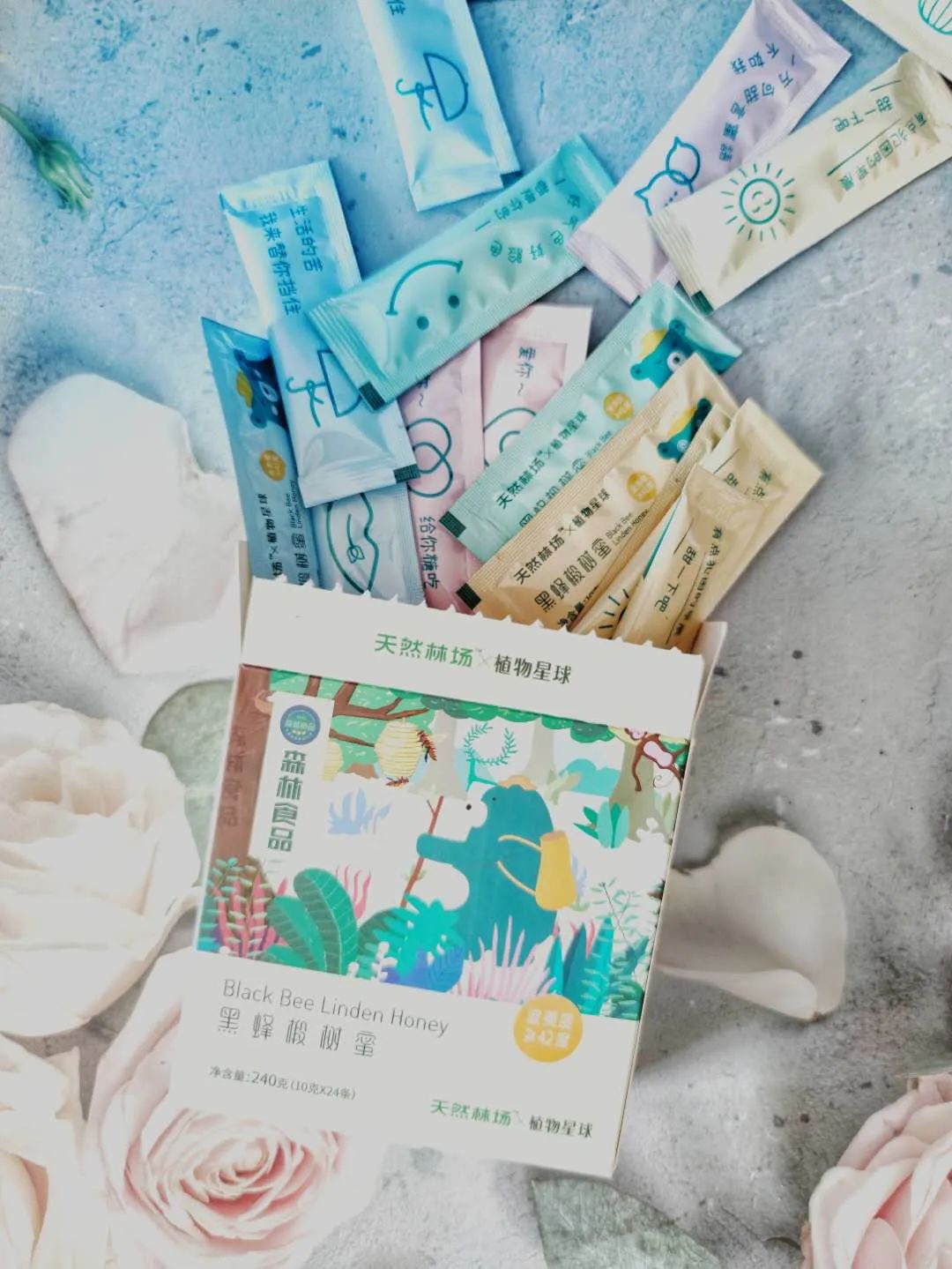 香到舔杯，状似奶油的椴树雪蜜条，是我吃过最好的蜂蜜