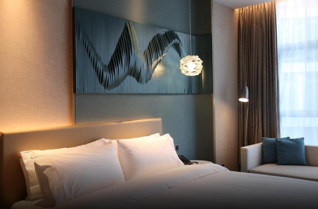 均温20℃的海滨老城，紫色泡桐花美得像国外，现在去性价比超高