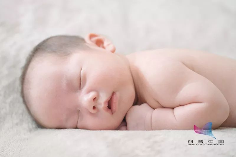 新生宝宝为啥屁股上有胎记,新生儿宝宝屁股淤青是怎么回事