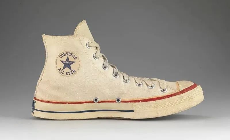 乔丹体育一双鞋大约多少钱,乔丹一双参赛球鞋拍卖出147美万元