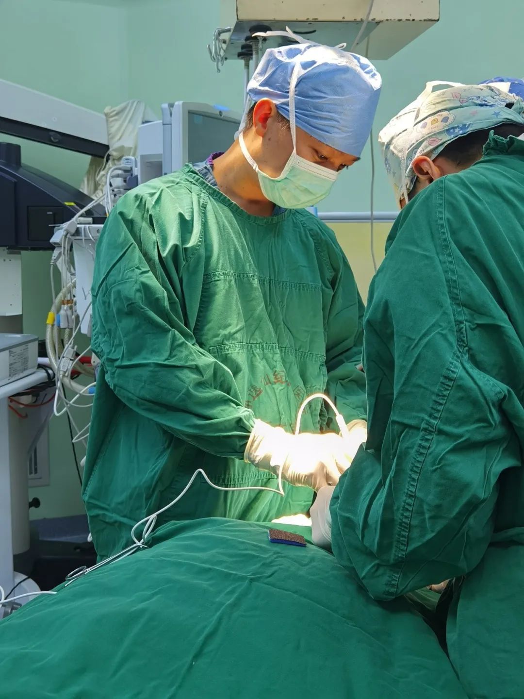 舌头边缘肿大溃烂是舌癌吗,舌头有肿块还是疼是早期舌癌吗