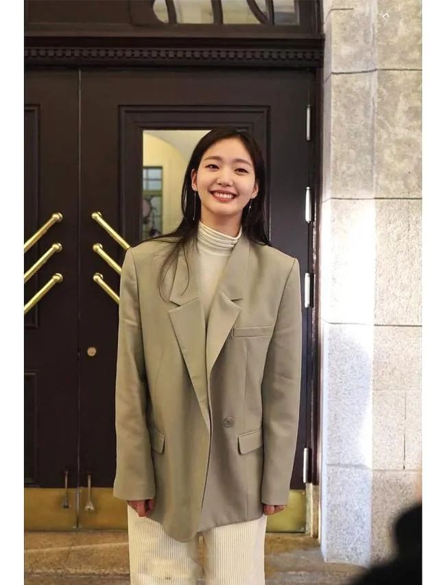 曾因长相被骂到注销账号，这位韩国单眼皮女孩颠覆了我们的审美....