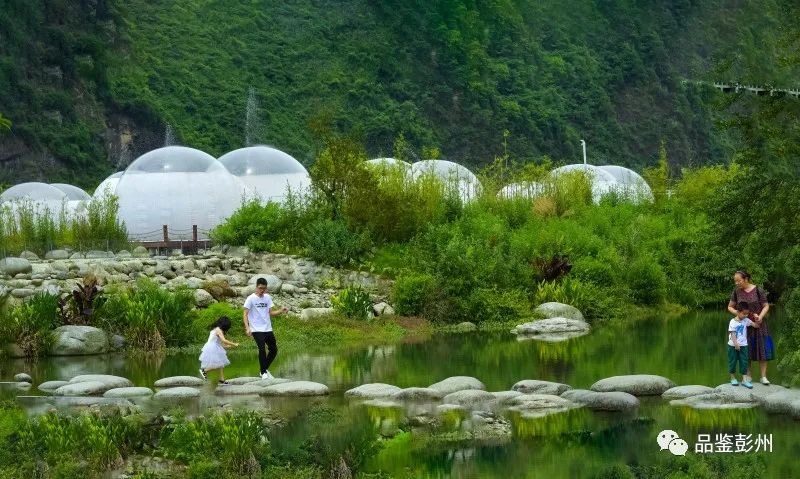 这是一幅堪比74个标准足球场大小的水墨画？彭友：来，做“画中人”