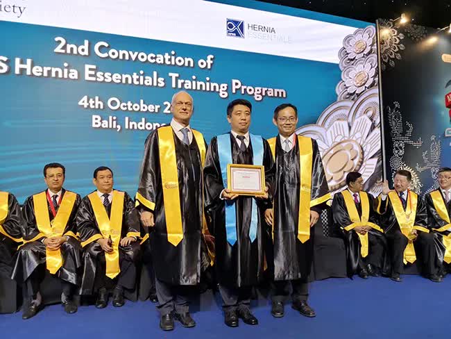 单孔腹腔镜手术王鹏,王鹏做手术