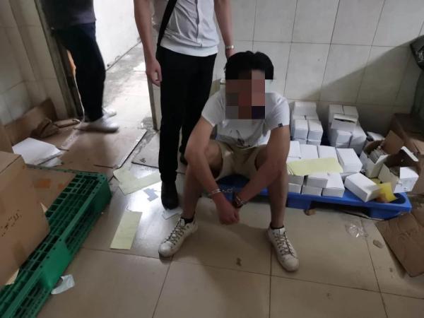 名牌香水便宜卖,品牌小样香水为什么便宜