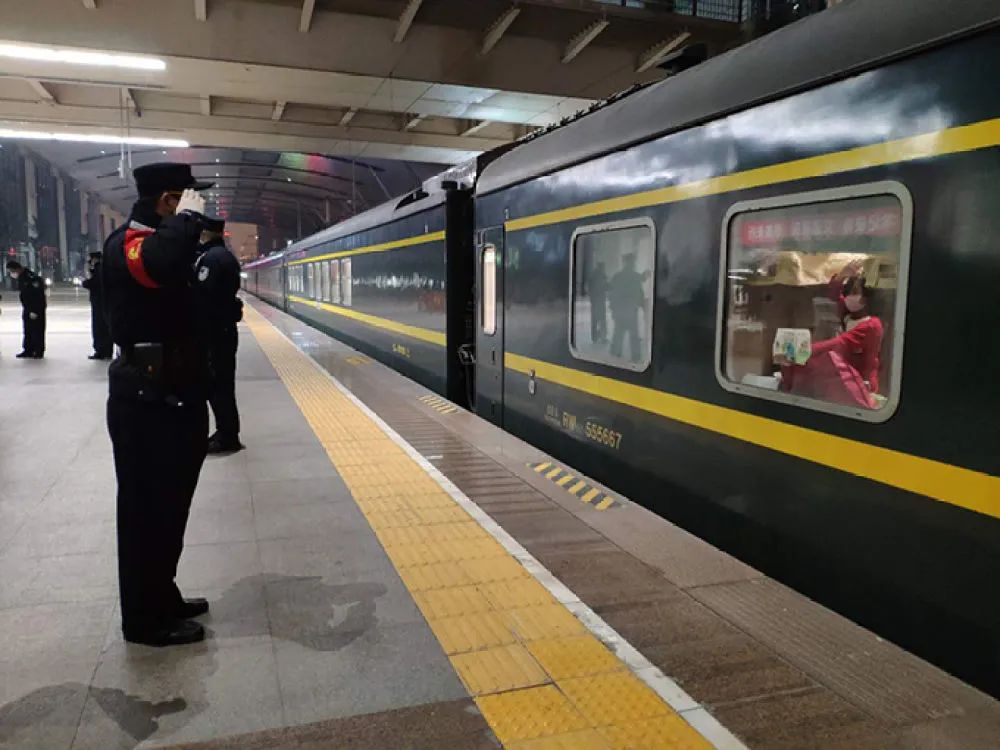 春天的儿童画照片,童画春天