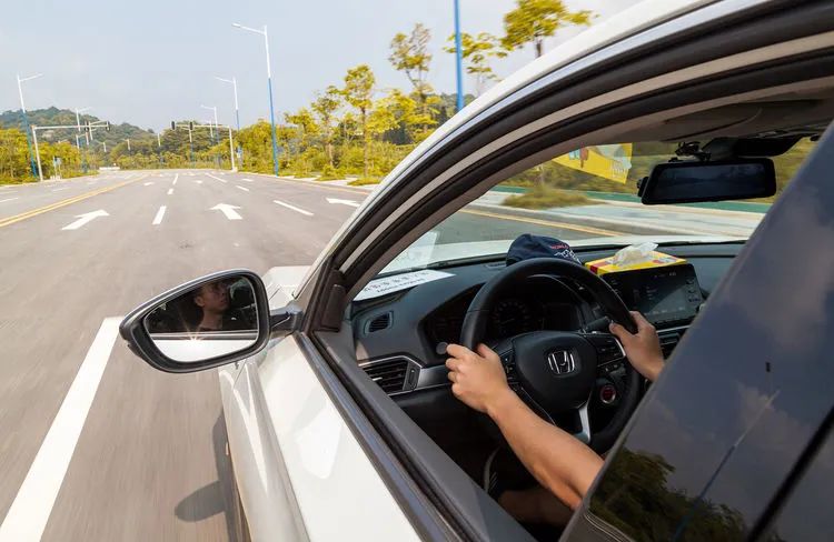 灵魂拷问：补贴6万，他真会把雅阁换成凯美瑞吗？