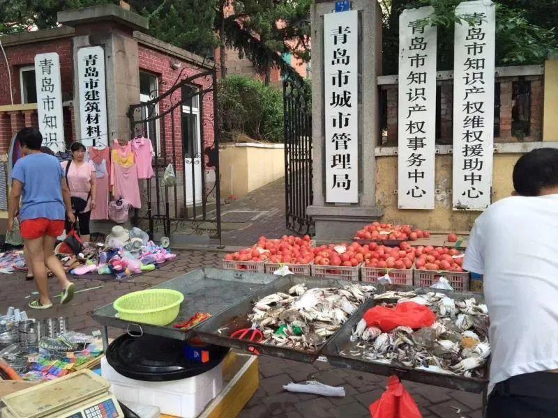 现在摆地摊为什么这么难赚钱,很好奇街上店铺怎么赚钱